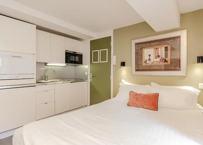 Parisian Home L Bellan